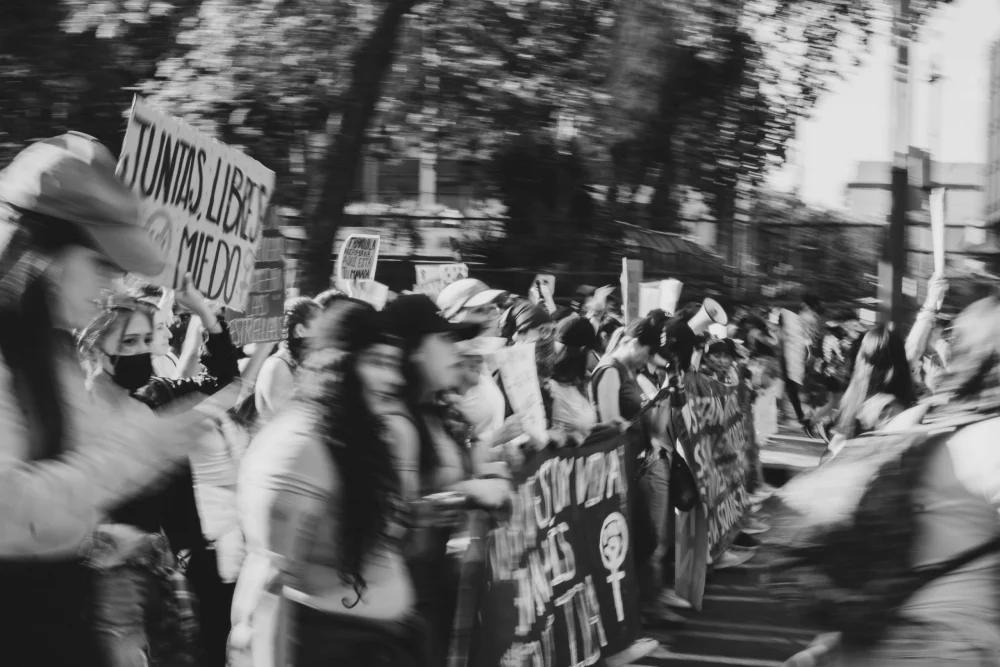 marcha-en-ciudad-de-mexico-8M-1000x667 - 8M: destinos que marcaron la historia de las mujeres