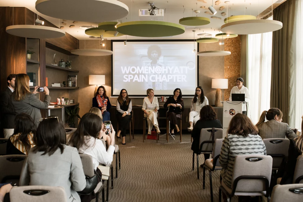 ponencia-mujeres-hyatt-1000x667 - Hyatt Centric Gran Vía celebra el liderazgo femenino con Women@Hyatt 