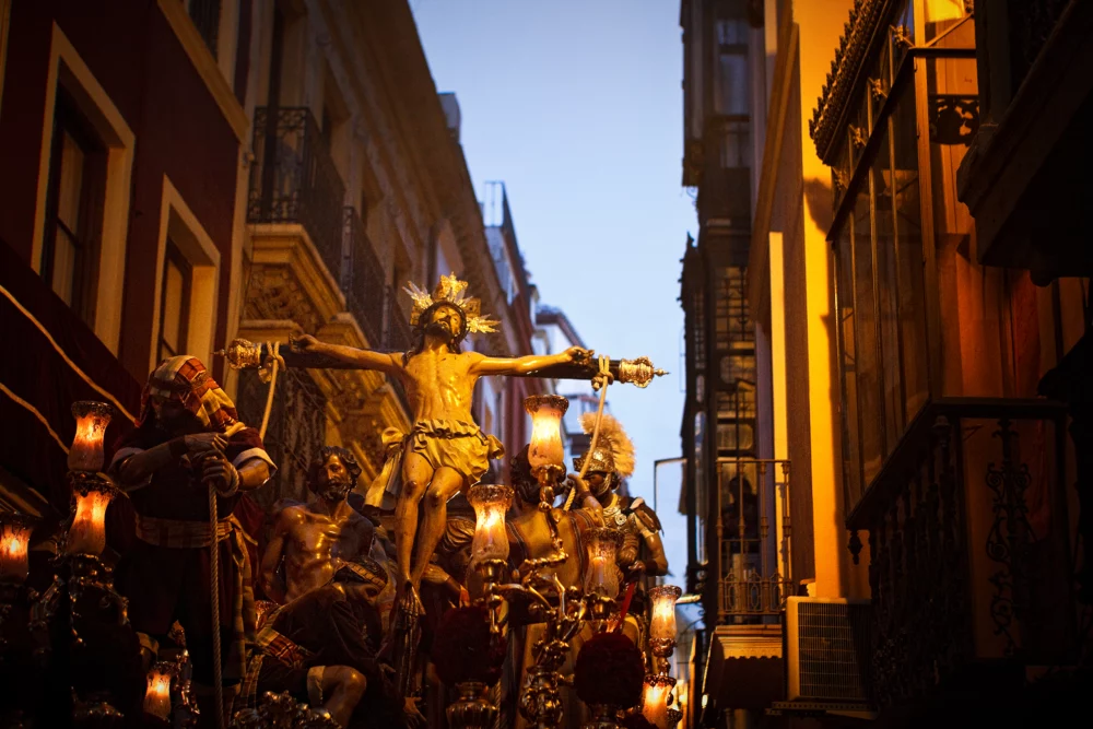 procesiomn-del-cristo-sevilla-1000x667 - Guía de Semana Santa en Sevilla 2026: qué ver, dónde ir y cómo disfrutarla al máximo