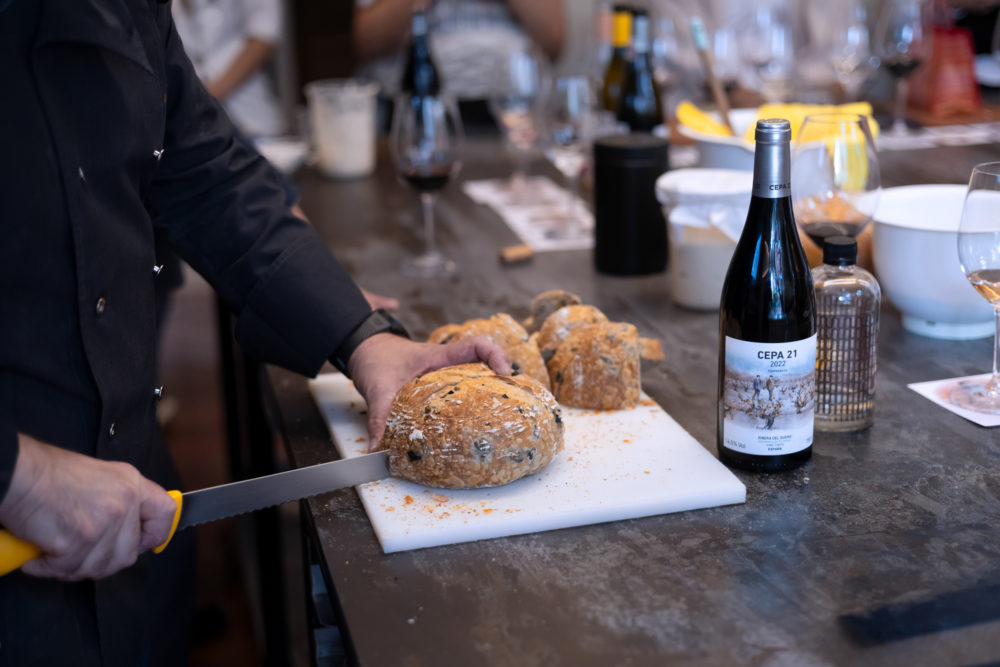 4 maridajes con pan y vino para tus reuniones