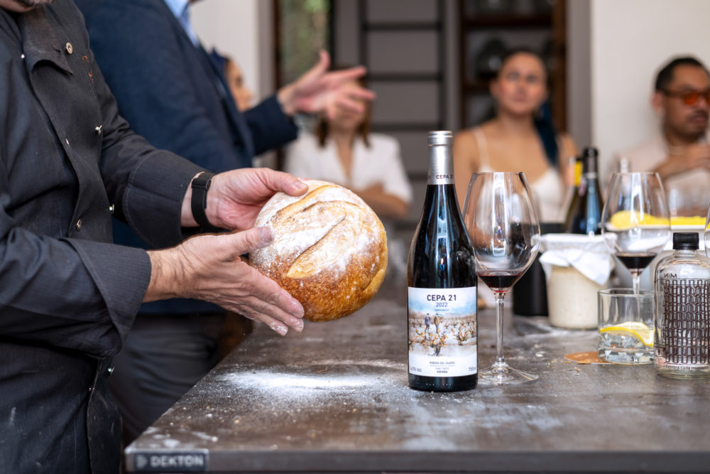 MG_8233-I-1000x667 - 4 maridajes con pan y vino para tus reuniones