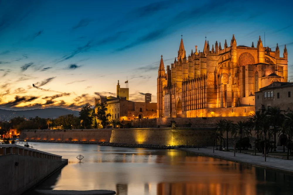 catedral-ceu-palma-de-mallorca-1000x667 - Los destinos perfectos para vivir el puente de mayo: sol, cultura y escapadas únicas