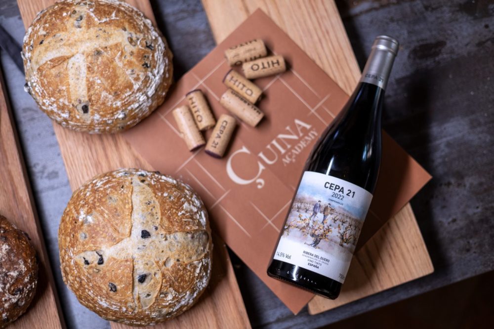 pan-y-vino-1000x666 - 4 maridajes con pan y vino para tus reuniones