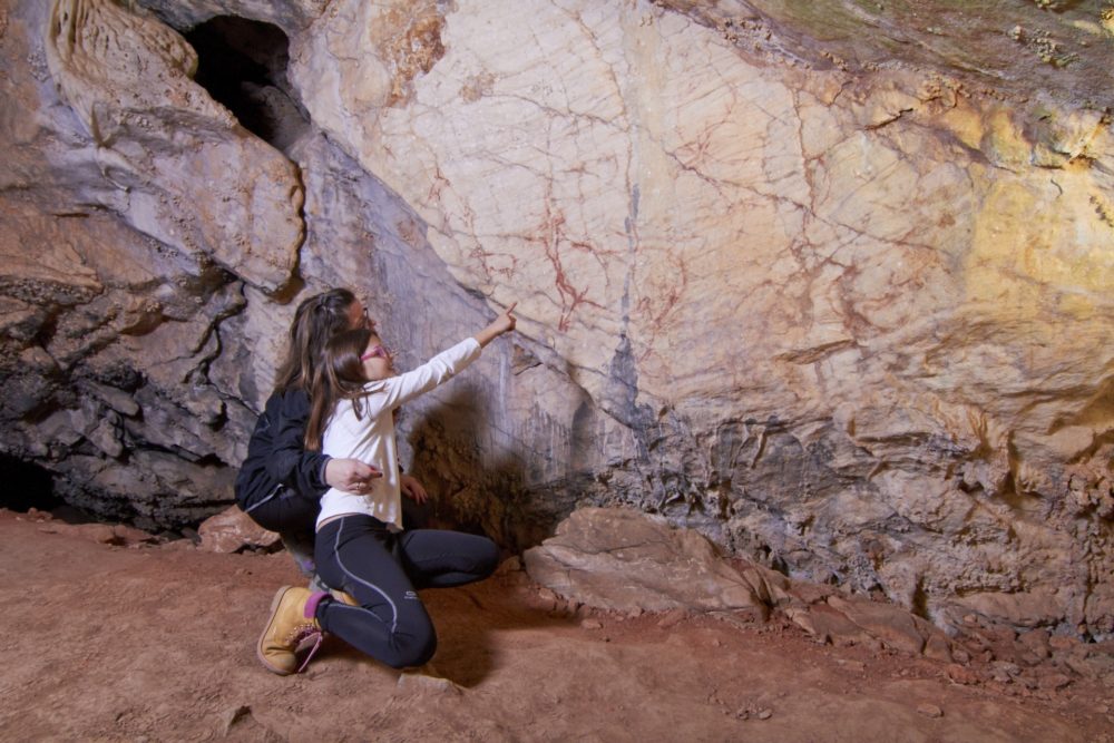 001ayna_cuevadelnio_1-1000x667 - Sierra del Segura, donde la historia viaja al presente