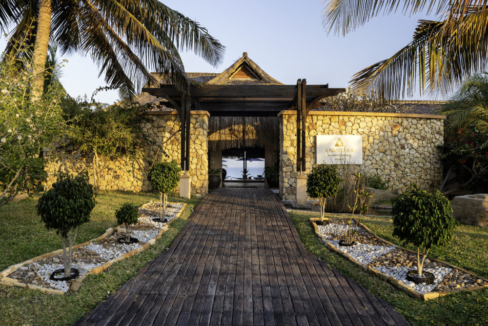 Anantara_Bazaruto_Island_Resort_Property_Amenity_Spa_Entrance-1000x668 - 5 de los hoteles más increíbles del mundo están en África