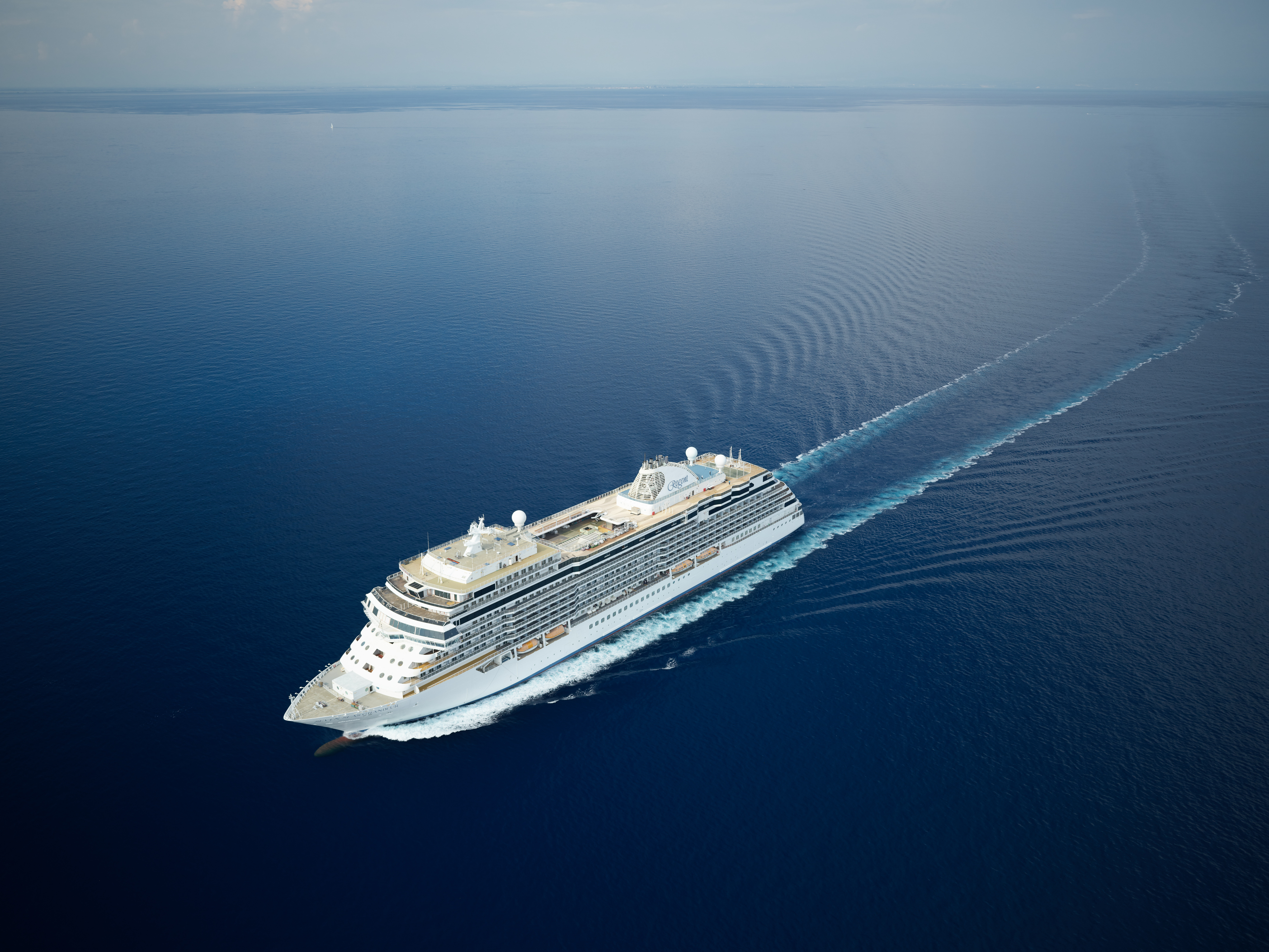 Eclipse solar 2026 en Europa: así serán los cruceros de lujo para verlo desde el Mediterráneo