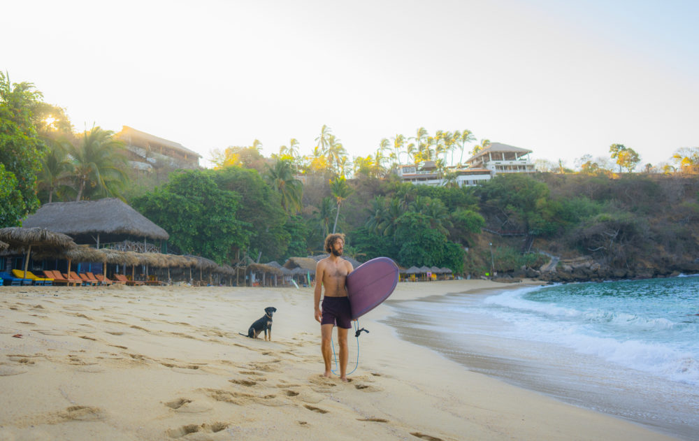 iStock-1397904333-1000x631 - 3 playas para surfear en México