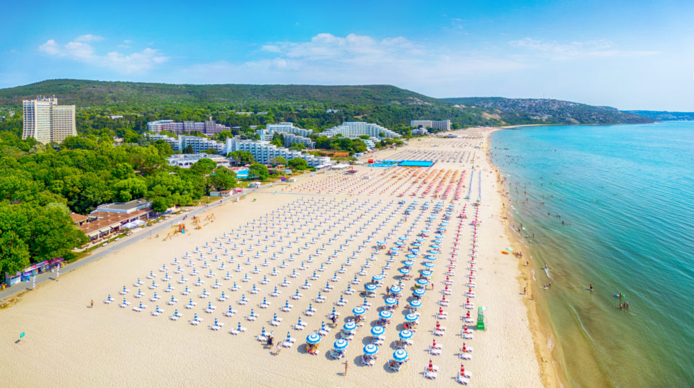 iStock-2220723057-1000x560 - Las playas más asequibles para familias en Europa