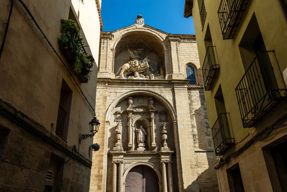 iglesia-santiago-logrono-1000x667 - Vino, música y tradiciones: vive las fiestas de San Bernabé de Logroño