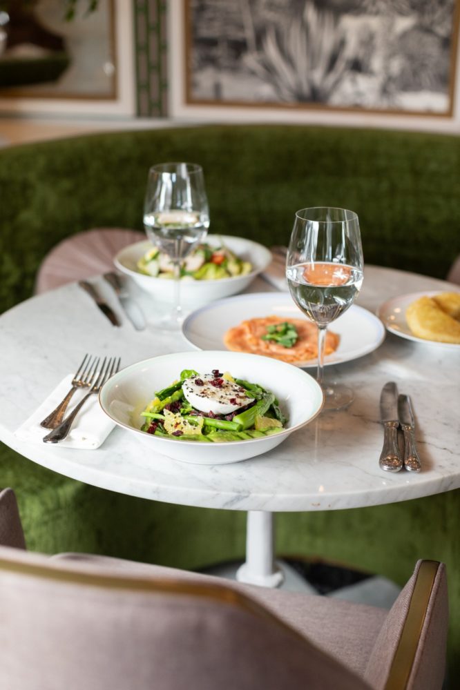 laduree03-666x1000 - 5 restaurantes para celebrar a mamá en CDMX