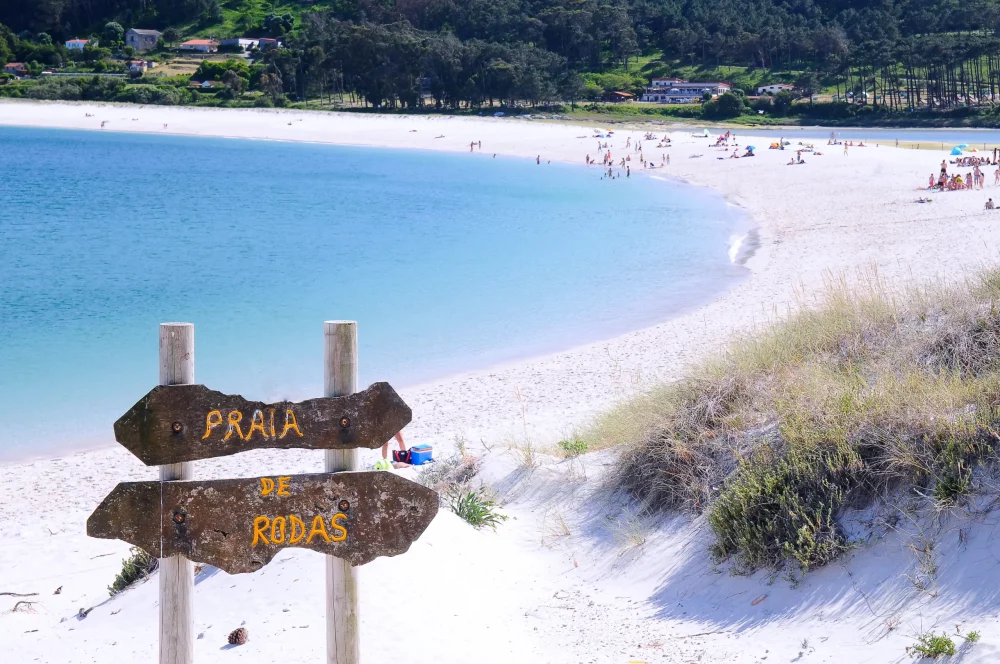 playa-rodas-galicia-1000x664 - España consigue 677 playas con bandera azul, nuevo récord: descubre aquí las mejores