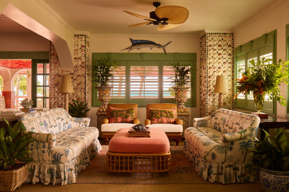 Coral-Sands-Inn-Cottages-The-Pink-Mermaid-Lobby_Credit-Boz-Gagovski-1000x667 - Vibrante cual arrecife, así es el Hotel Coral Sands en Harbour Island