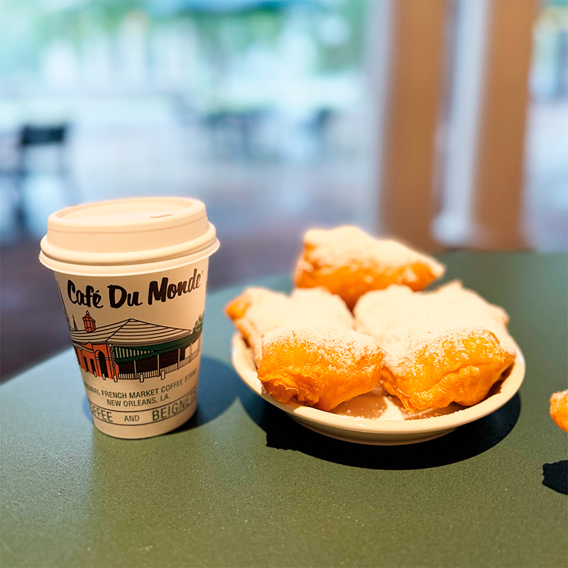 NOLA-Cafe-Du-Monde - ¿A qué suena y sabe New Orleans?