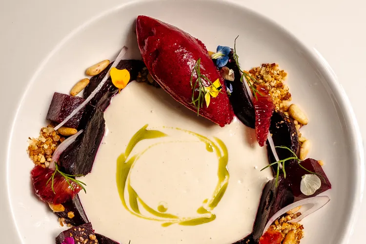 TAL-original-beet-3-ways-mutra-miami-KOSHERMICHREST0626-5a8c021b09844d7fac7ea752c6556f3a - Travel + Leisure en Español