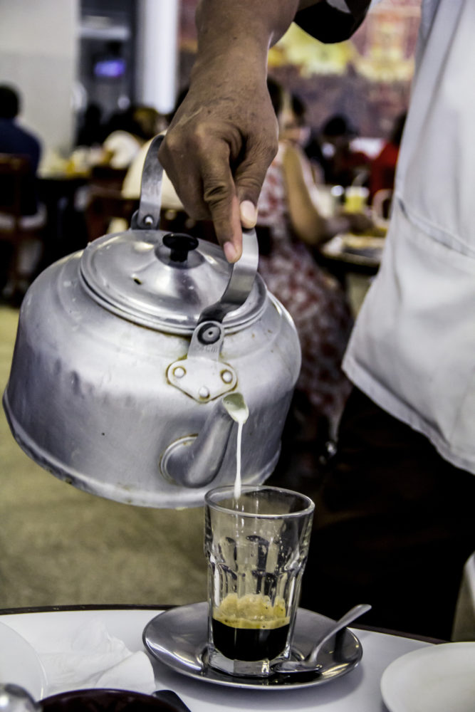 iStock-2217345703-667x1000 - Esta es la historia del café lechero de Veracruz