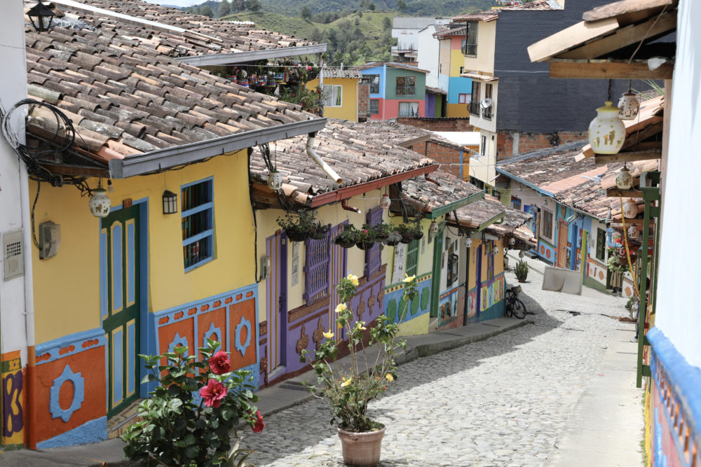 iStock-2227271265-1000x667 - El pueblo colombiano que quedó bajo el agua y se convirtió en un destino turístico 