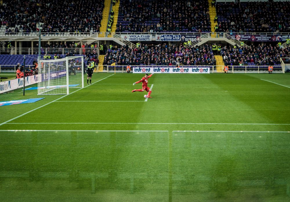 karsten-winegeart-a5HB3E0B01g-unsplash-1000x698 - La fiesta del futbol se vive mejor cuando sigues conectado, roaming y datos ilimitados con Airalo