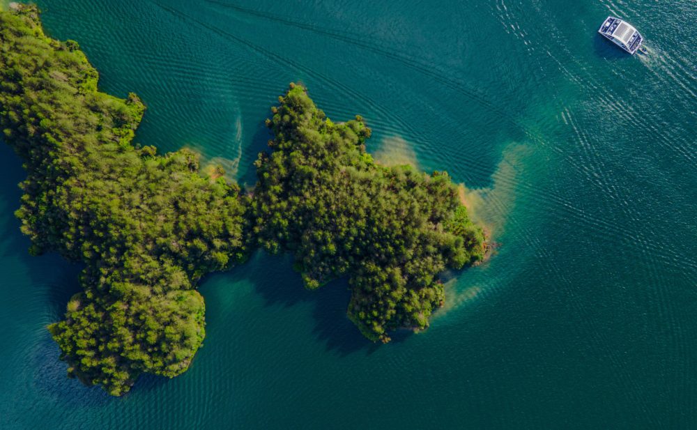 lago-guatape-1000x617 - El pueblo colombiano que quedó bajo el agua y se convirtió en un destino turístico 