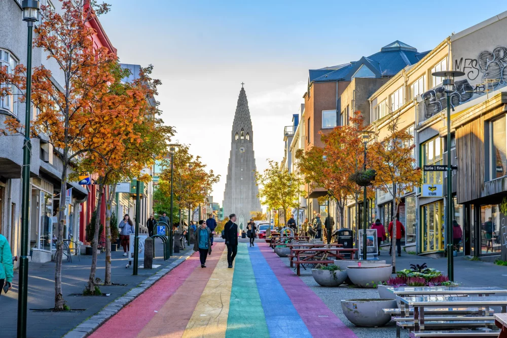 reikiavik-islandia-1000x667 - 15 mejores destinos seguros para mujeres que viajan solas