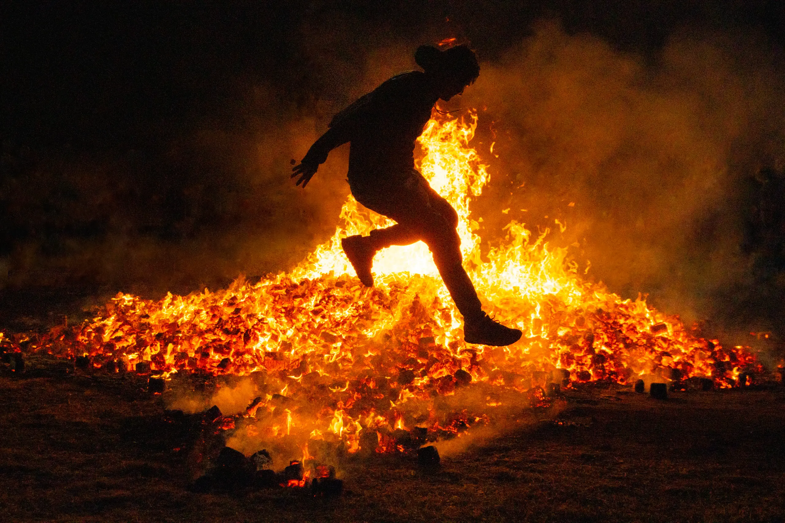 San Juan, la gran fiesta del Mediterráneo español: fuego y danzas en las playas