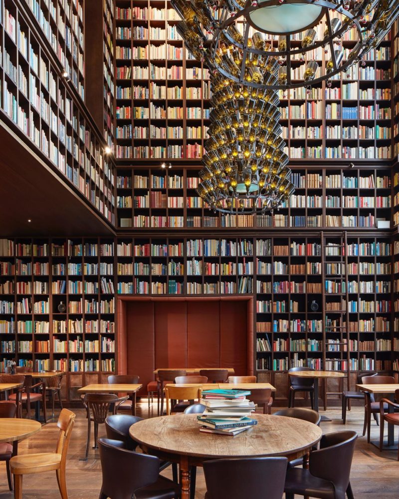 625344989_18161222377410549_715649867192836121_n-800x1000 - Hoteles con bibliotecas increíbles alrededor del mundo para perderte entre libros