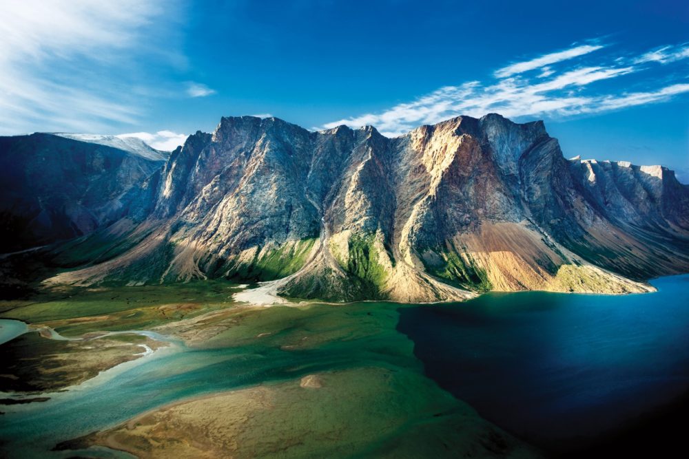 NewfoundlandAndLabradorTourism_Torngat-Mountains-National-Park_BarrettMacKayPhoto-1000x667 - El Ártico es el destino más sorprendente para viajar este verano: glaciares, osos polares y sol de medianoche