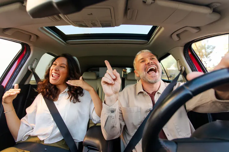 La playlist definitiva para la carretera existe, y Spotify revela cuál es la canción que nunca falla