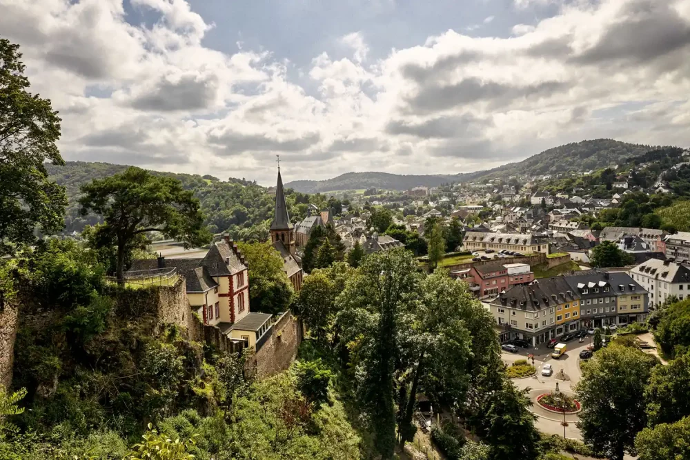 TAL-saarburg-view-SAARLANDGERMANY0826-1cbe8cb38db8455c9e4d03760b00f707-1000x667 - Este es el estado más subestimado de Alemania, con caminatas impresionantes, excelente comida y arte inesperado