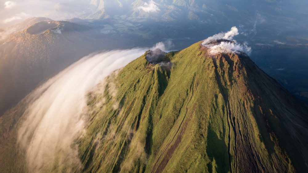 Volcan-Arenal-Alajuela-aerea-1000x562 - Costa Rica: el manifiesto del lujo natural, una guía completa