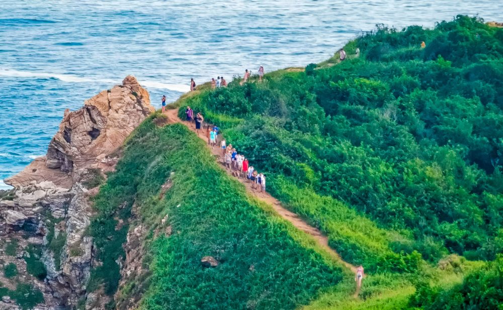 senderismo-en-punta-cometa-1000x617 - Punta Cometa, el mejor mirador de atardeceres en México