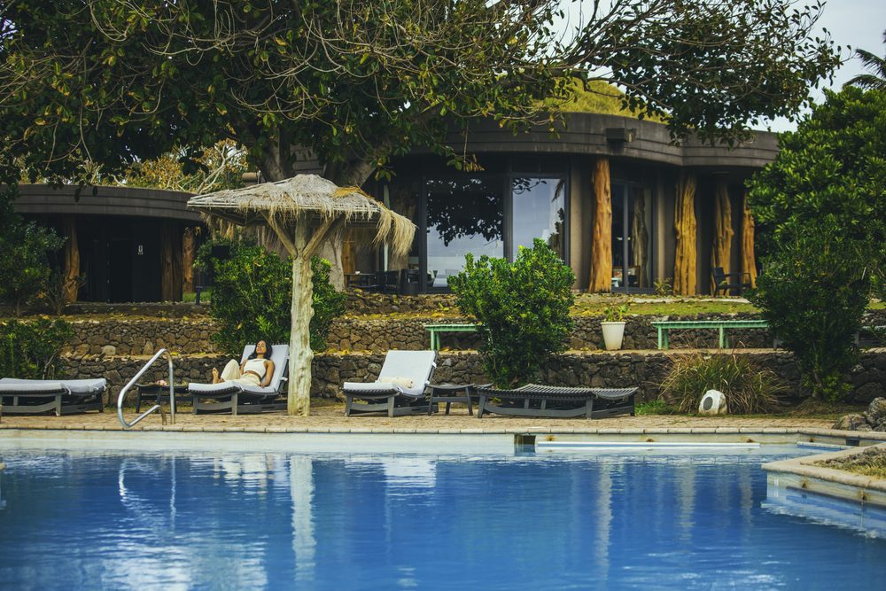 Nayara-Hangaroa-Pool-1-LR-1000x667 - Nayara Hangaroa: un retiro eco-luxury que invita a explorar la cultura ancestral Rapa Nui