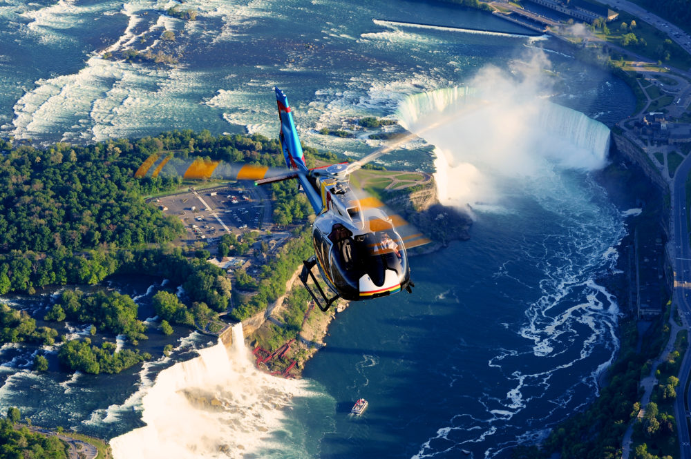 Niagara-Helicopters-over-both-the-American-and-Canadian-falls-credit-Niagara-Helicopters-1000x665 - Muskoka: el lujo canadiense frente al agua