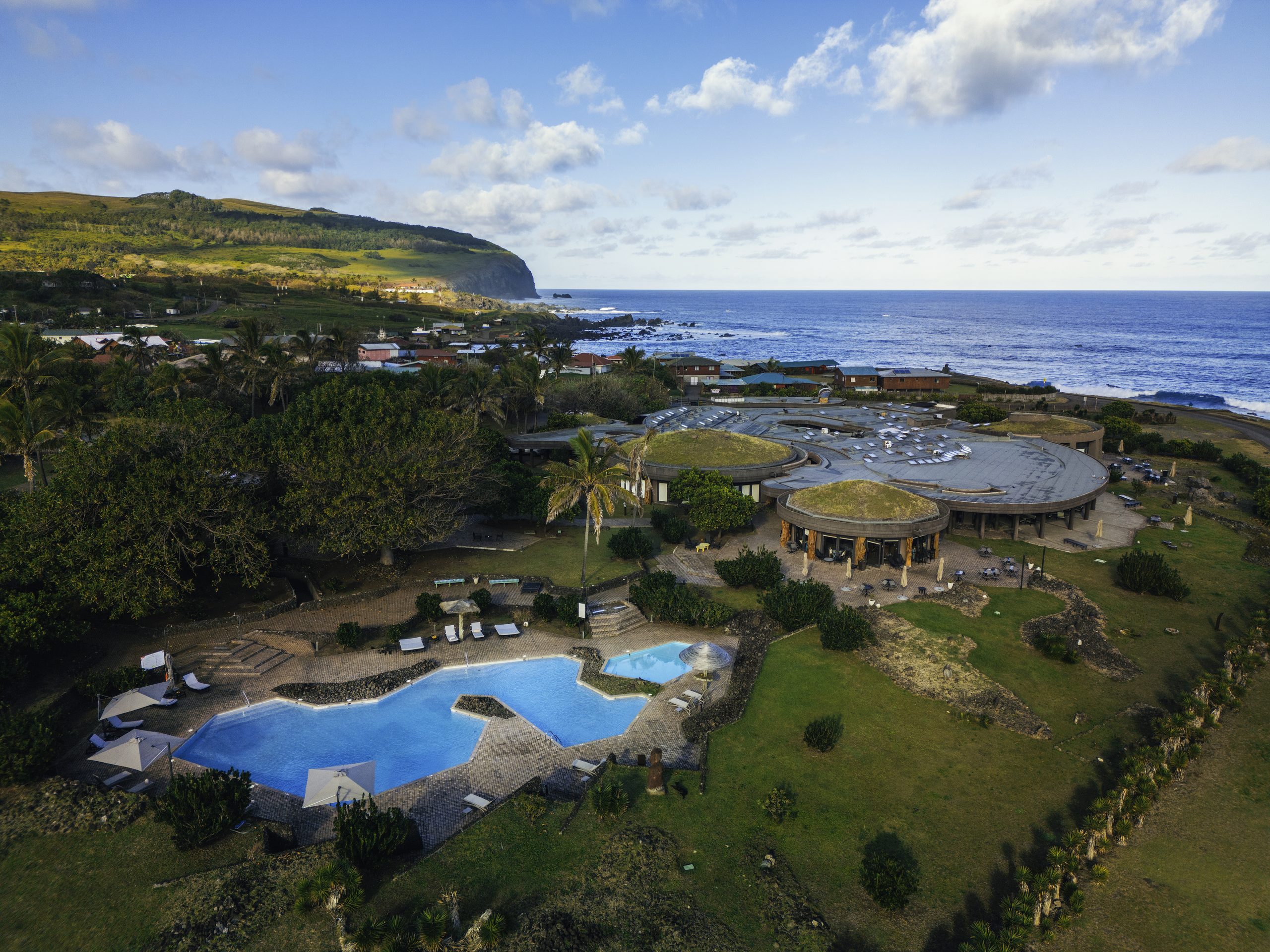Nayara Hangaroa: un retiro eco-luxury que invita a explorar la cultura ancestral Rapa Nui Nayara Hangaroa: un retiro eco-luxury que invita a explorar la cultura ancestral Rapa Nui