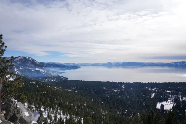 TAL-areas-to-visit-north-lake-tahoe-TAHOE0826-00b70a4a4ab6464f96c30f3a6f8ba293 - Este es el lago alpino más grande de Norteamérica: tiene esquí, playas y paisajes espectaculares