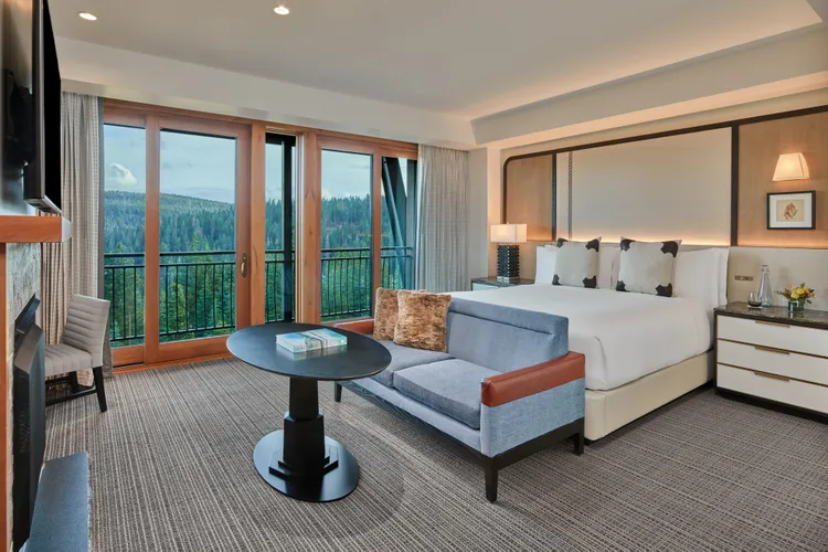TAL-ritz-carlton-tahoe-TAHOE0826-9edb08bdb6ee47519344433c4bf7eaa4 - Este es el lago alpino más grande de Norteamérica: tiene esquí, playas y paisajes espectaculares