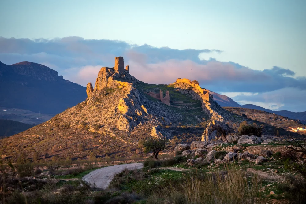 castillo-lorca-1000x667 - Descubre los lugares más emblemáticos por los que pasará la Vuelta Ciclista a España