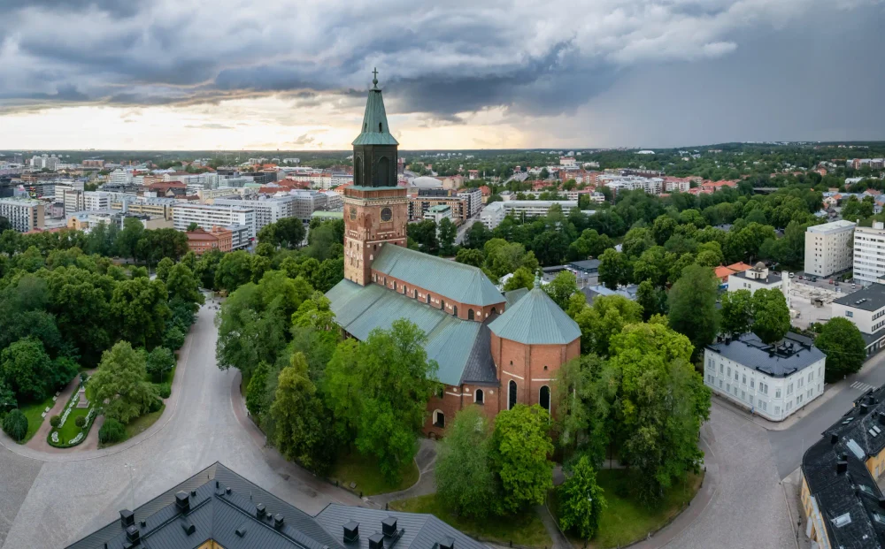 catedral-turku-1000x621 - Turku: bosques, castillos y trolls en la ciudad más antigua de Finlandia