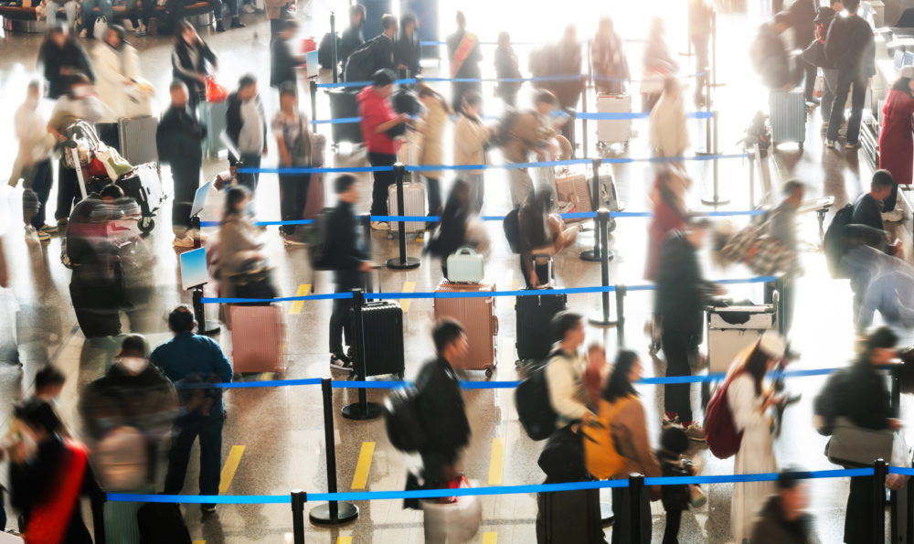 cola-aeropuerto-1000x595 - Travel + Leisure en Español - Edición México