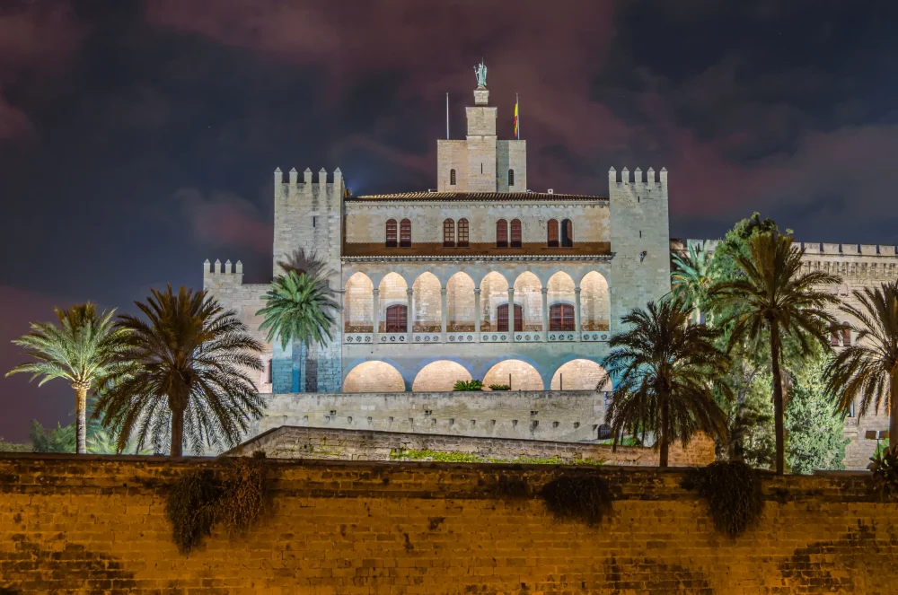Reabre el Palacio de la Almudaina en Mallorca. Descubre esta residencia real Reabre el Palacio de la Almudaina en Mallorca. Descubre esta residencia real
