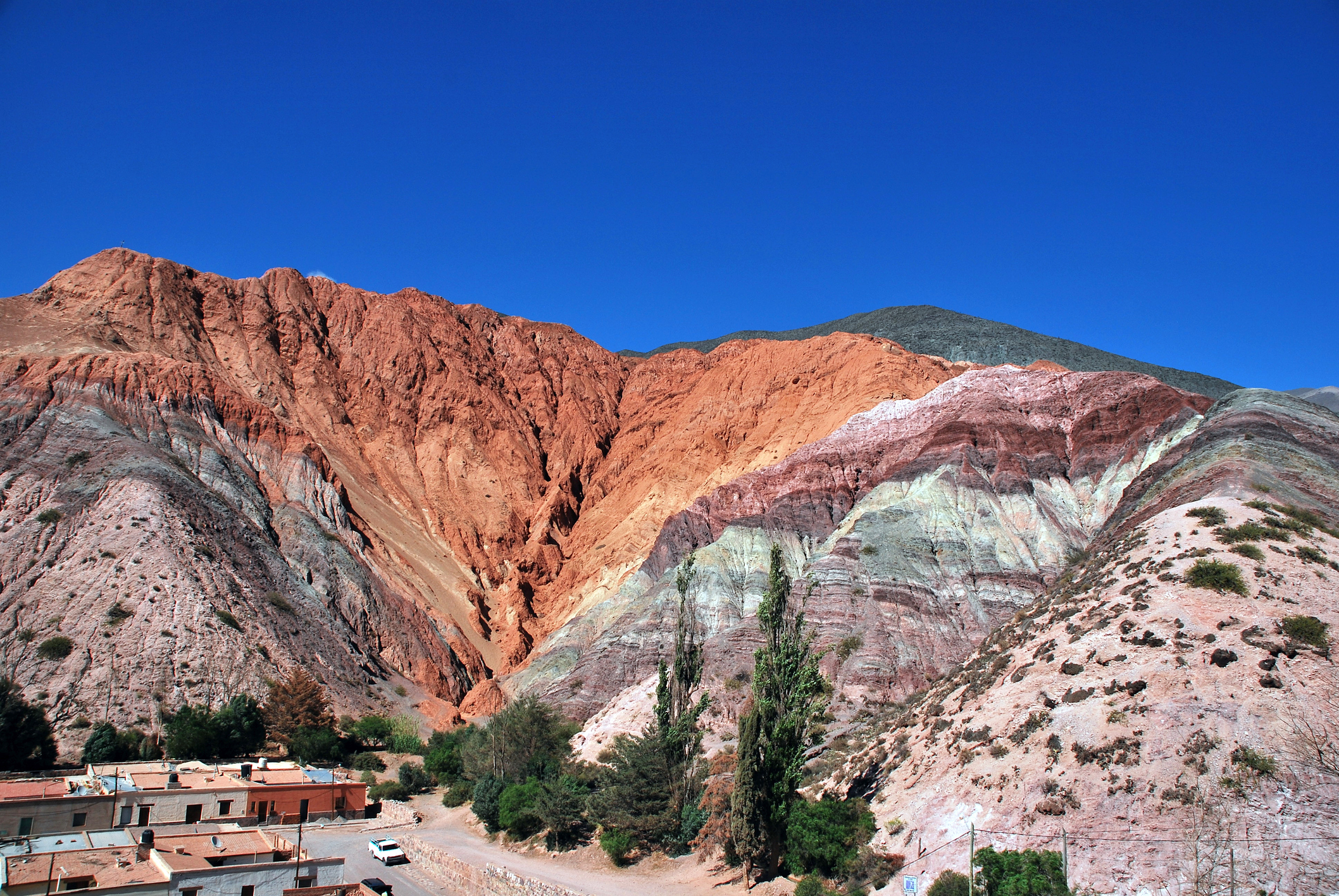 Este tren de lujo recorre el “Cerro de los Siete Colores”, paisajes declarados Patrimonio de la UNESCO y pueblos históricos