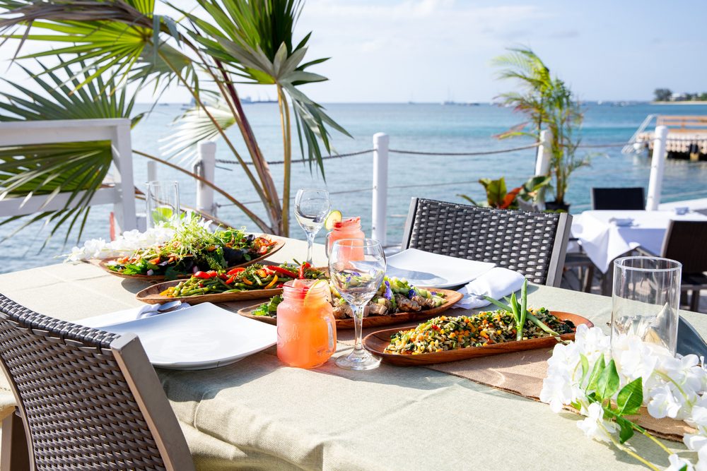 islas-caiman-gastronomia-1000x667 - Al rumor de las olas en Islas Caimán