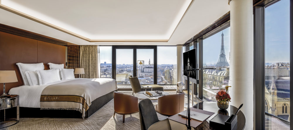 BH-Paris_Penthouse_Master-Bedroom-Day-1000x445 - Cómo elegir los mejores hoteles para tu próximo viaje a Francia:
