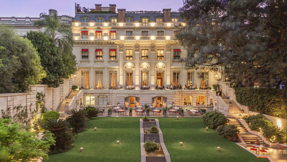 Gardens-at-noon-1000x563 - Palacio Duhau, 20 años como uno de los referentes de la hotelería de lujo en Buenos Aires 