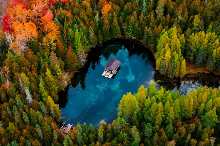 Aguas color esmeralda y un “espejo del cielo”: este es uno de los secretos naturales de Michigan Aguas color esmeralda y un “espejo del cielo”: este es uno de los secretos naturales de Michigan