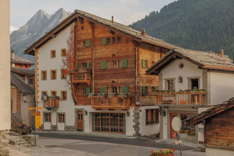 Vacas Hérens, raclette y solo siete habitaciones: el hotel que revela otro lado de los Alpes suizos Vacas Hérens, raclette y solo siete habitaciones: el hotel que revela otro lado de los Alpes suizos