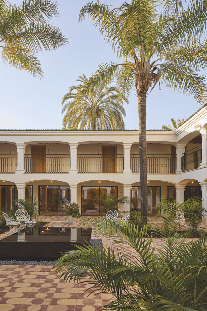 250219-Kimpton-Los-Monteros-Marbella_Patio_VeerleEvens_020-667x1000 - Kimpton Los Monteros: una nueva era de un icono de la costa del sol