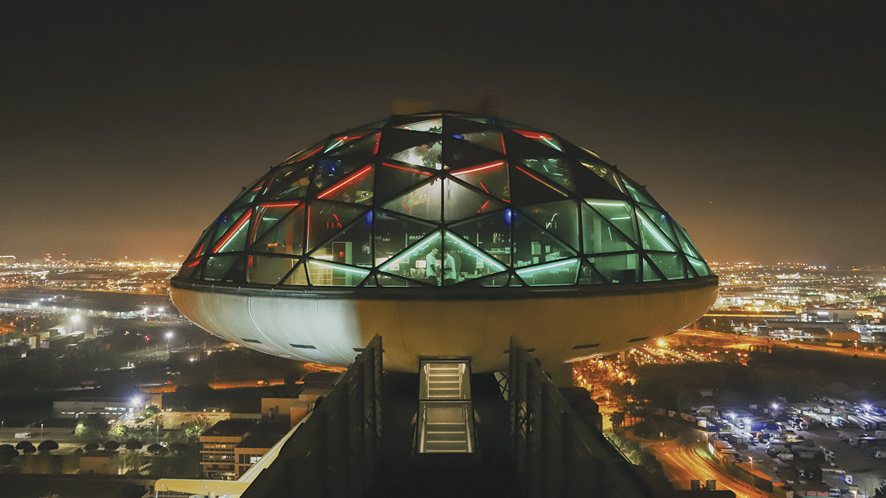 Hyatt Regency Barcelona Tower, 20 años de un icono
