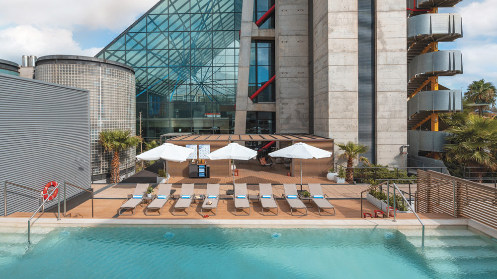 53786610565_06d8d2c350_o-1000x563 - Hyatt Regency Barcelona Tower, 20 años de un icono