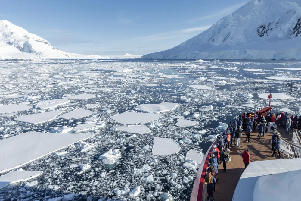 Antarctica_The_Gullet_MS_Roald_Amundsen_HX_45939_Photo_Ted_Gatlin-1000x667 - Antártida: explorar el último gran territorio salvaje con HX Expeditions