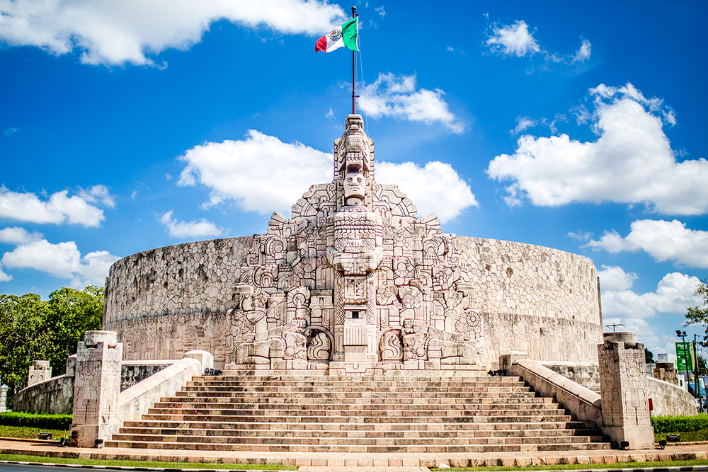 Copia-de-Copia-de-Monumento-a-la-BanderaK - Mérida, el destino que se vive. Te damos la mejor guía para visitarlo